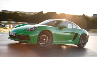 Porsche 718 Cayman GTS 4.0 - header