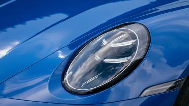 Porsche 911 Carrera - front light