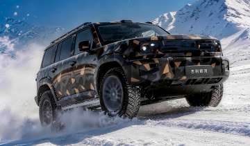 Geely Galaxy Battleship prototype - front 3/4 in snow