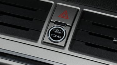 Ford Kuga 2.0 TDCi Titanium Auto detail