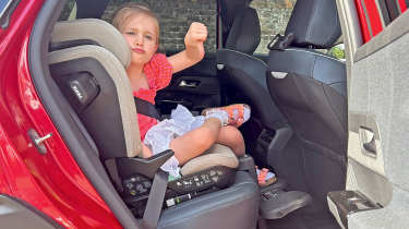 Citroen e-C5 Aircross - daughter in rear seats