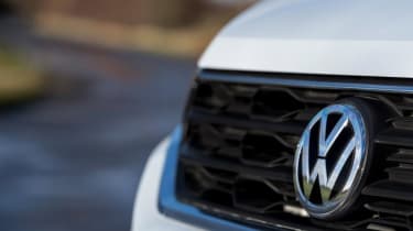 Volkswagen T-Roc - VW badge