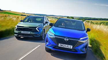 Nissan Qashqai and Kia Sportage - front tracking 