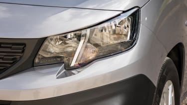 Peugeot e-Partner - headlight