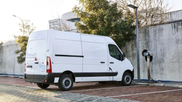 Renault Master Z.E - on charge rear