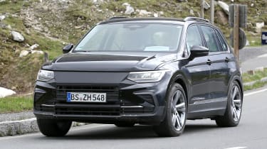 VW Tiguan test mule - front tracking