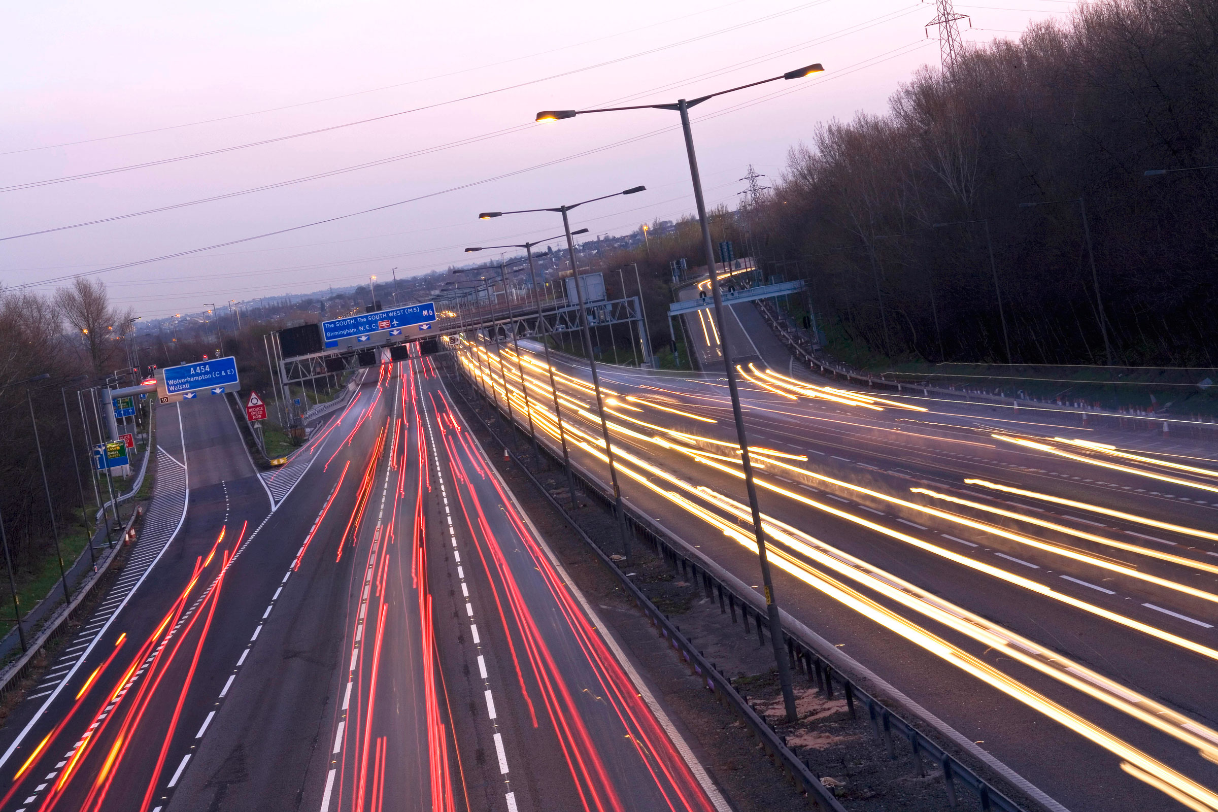 Трафик м. Slip Road. Speed limit on motorway uk. Motorway studs Color. Магистраль фото вечер.