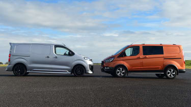 FordFord Transit Custom and Vauxhall Vivaro - face-to-face static (doors closed)