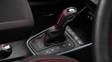 Hyundai i20 - gear stick
