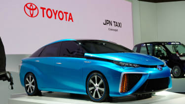 Toyota Fuel Cell Concept 2013 1