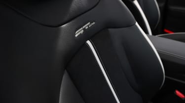 Kia Sportage UK - seat detail