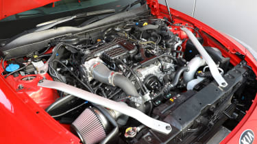 Kia Stinger GT420 - Kia Stinger in workshop engine