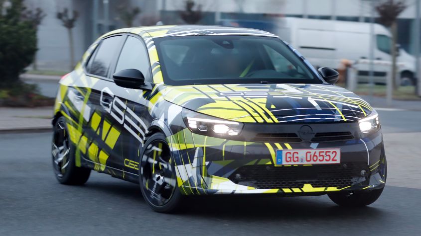 新型ヴォクソール コルサ GSE、テスト走行中のスパイショットとティザー画像公開