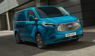 Ford E-Transit Custom - front tracking