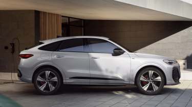 Audi Q5 e-hybrid - side charging