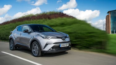 Toyota C-HR petrol - front tracking