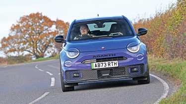 Abarth 600e Scorpionissima - front tracking