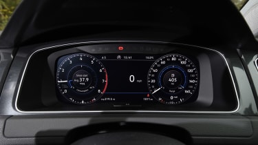 Volkswagen Golf - dials