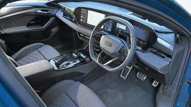 Audi A6 Avant S line e-tron Performance - interior