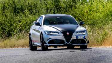 Alfa Romeo Giulia Quadrifoglio Luna Rossa - front cornering
