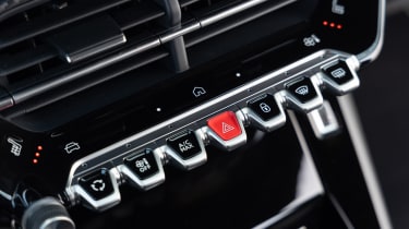 Peugeot e-208 - centre console switchgear