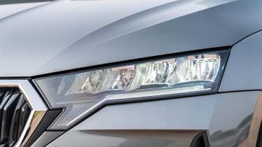 Skoda Octavia - front light