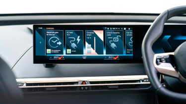 BMW iX xDrive50 - screen