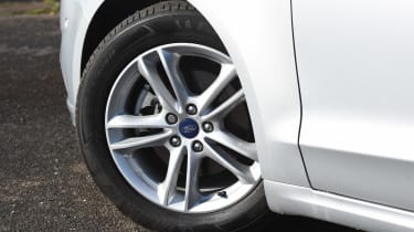 Ford Mondeo - front wheel