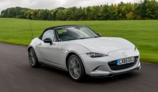 Mazda MX-5 Recaro - front tracking 2