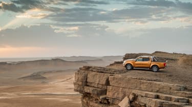 Nissan NP300 Navara pick-up dune - mountain