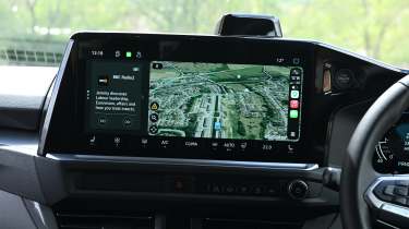 Volkswagen Transporter Sportline - infotainment screen