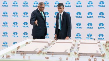 Natarajan Chandrasekaran and Rishi Sunak looking at a model factory