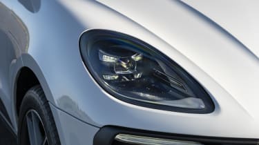 Porsche Macan T - headlights