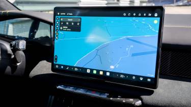 Denza Z Coupe - screen
