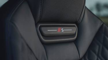 Audi S5 Avant - front seat detailing