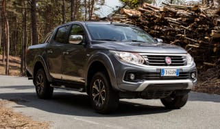 Fiat Fullback pick-up - scene front quarter