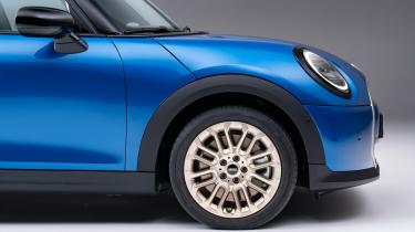 MINI Cooper 5-Door - front wheel