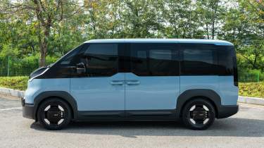 Kia PV5 - side
