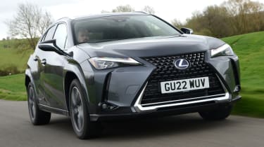 Lexus UX 250 Takumi - front tracking