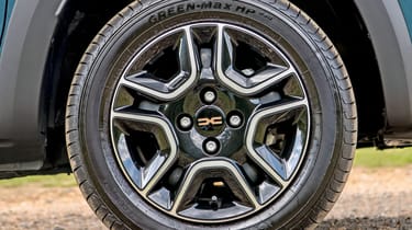 Dacia Spring LHD wheel