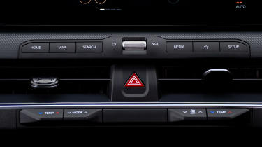 Kia K4 UK -  centre console