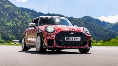 MINI JCW - spyshot front action