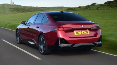  BMW 530e M Sport Pro - rear tracking