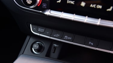 Audi Q5 - dashboard controls
