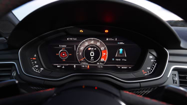 Audi RS 4 - dials