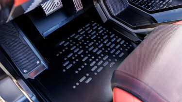 GMC Hummer X concept - floor