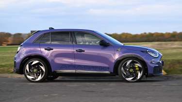 Abarth 600e Scorpionissima - side