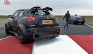 Nissan Juke-R vs GT-R