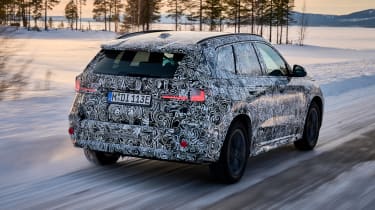 BMW iX1 winter testing - rear tracking