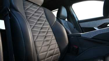 Peugeot E-5008 - seat backs